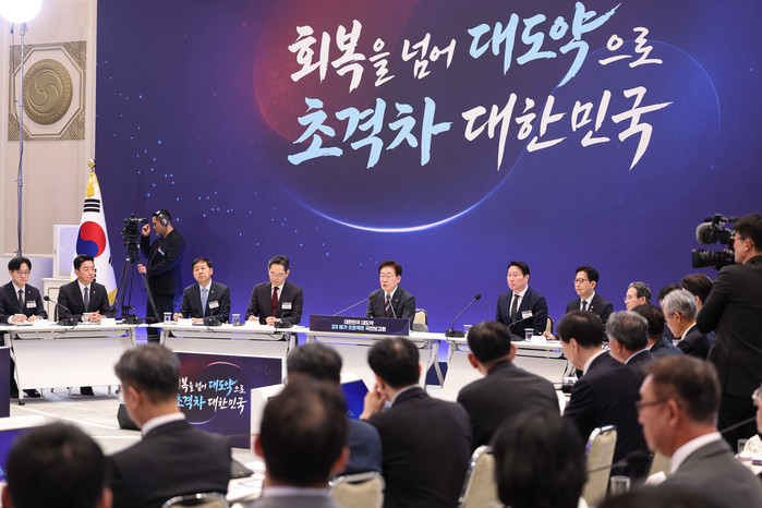 정부, 881조 원 투입해 반도체 산...